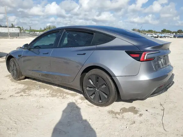 5YJ3E1EA9SF918209 2025 TESLA MODEL 3 - Image 2