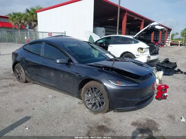 5YJ3E1EA9SF925113 2025 TESLA MODEL 3 - Image 1