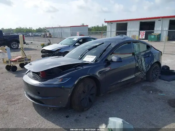 5YJ3E1EA9SF925113 2025 TESLA MODEL 3 - Image 2