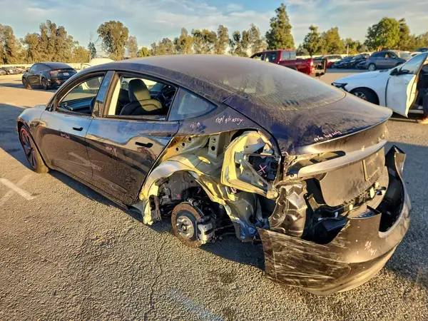 5YJ3E1EA9SF925211 2025 TESLA MODEL 3 - Image 2