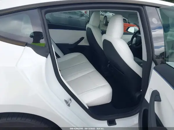 5YJ3E1EA9SF938458 2025 TESLA MODEL 3 - Image 8