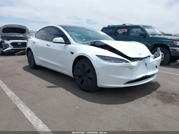 5YJ3E1EA9SF943028 2025 TESLA MODEL 3 - Image 1