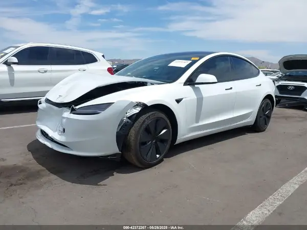 5YJ3E1EA9SF943028 2025 TESLA MODEL 3 - Image 2