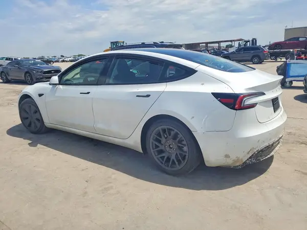 5YJ3E1EA9SF964834 2025 TESLA MODEL 3 - Image 2