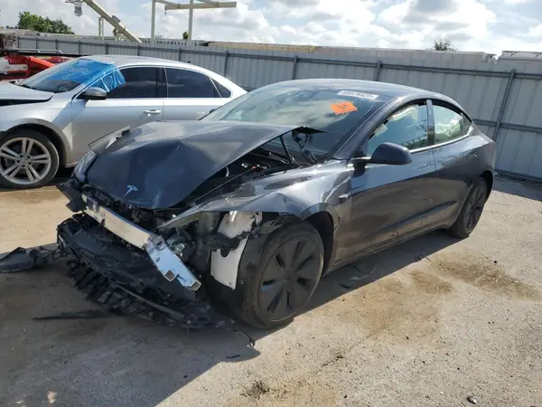 5YJ3E1EA9SF965269 2025 TESLA MODEL 3 - Image 1