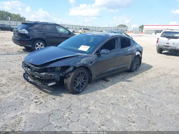 5YJ3E1EA9SF968009 2025 TESLA MODEL 3 - Image 2