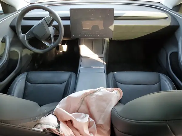 5YJ3E1EA9SF969256 2025 TESLA MODEL 3 - Image 8