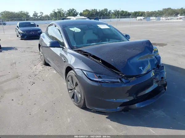 5YJ3E1EA9SF970388 2025 TESLA MODEL 3 - Image 1