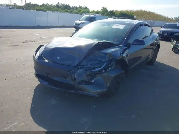 5YJ3E1EA9SF970388 2025 TESLA MODEL 3 - Image 2