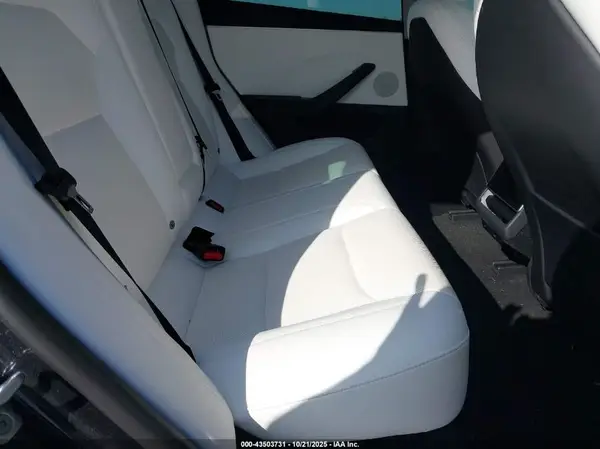 5YJ3E1EA9SF970388 2025 TESLA MODEL 3 - Image 8
