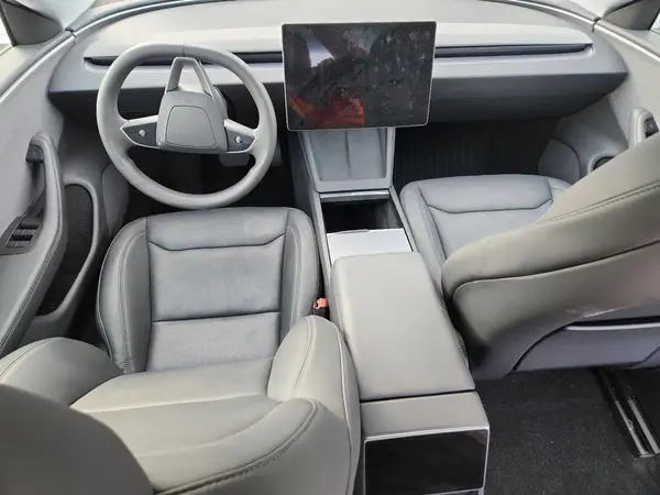 5YJ3E1EA9SF972013 2025 TESLA MODEL 3 - Image 8