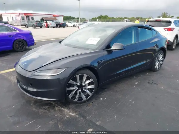 5YJ3E1EA9SF972724 2025 TESLA MODEL 3 - Image 2