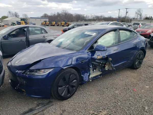 5YJ3E1EA9SF979642 2025 TESLA MODEL 3 - Image 1