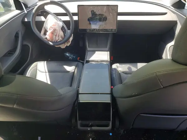 5YJ3E1EA9SF980158 2025 TESLA MODEL 3 - Image 8