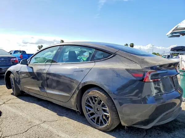 5YJ3E1EA9SF983285 2025 TESLA MODEL 3 - Image 2