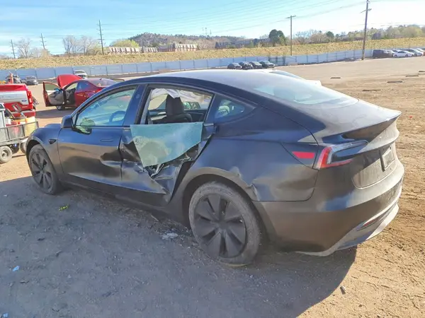 5YJ3E1EA9SF983366 2025 TESLA MODEL 3 - Image 2