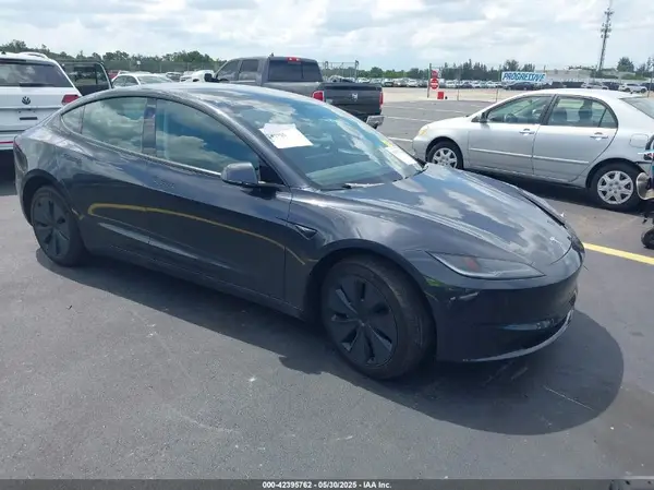 5YJ3E1EA9SF987532 2025 TESLA MODEL 3 - Image 1