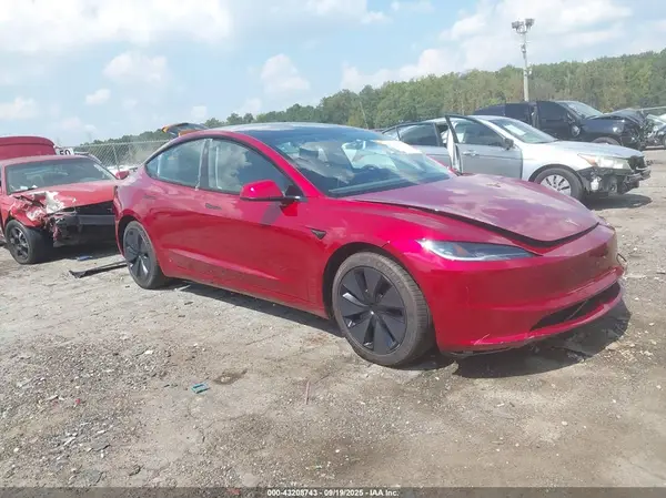 5YJ3E1EA9SF990253 2025 TESLA MODEL 3 - Image 1
