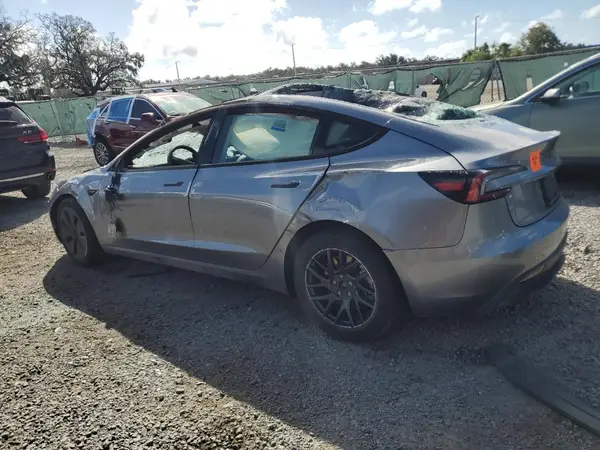 5YJ3E1EA9SF993623 2025 TESLA MODEL 3 - Image 2