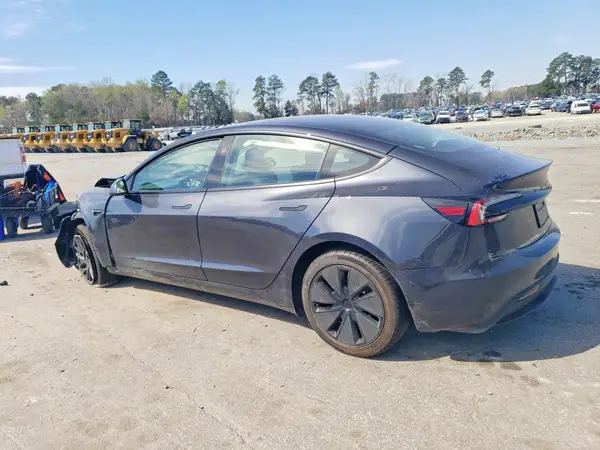 5YJ3E1EA9TF118253 2026 TESLA MODEL 3 - Image 2