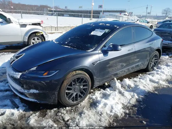 5YJ3E1EA9TF121363 2026 TESLA MODEL 3 - Image 2