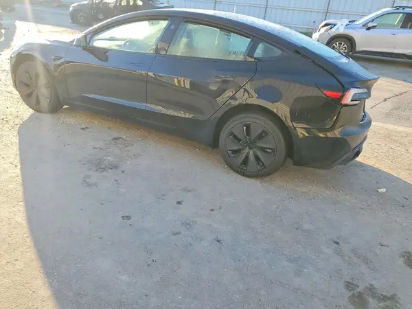 5YJ3E1EA9TF131956 2026 TESLA MODEL 3 - Image 2