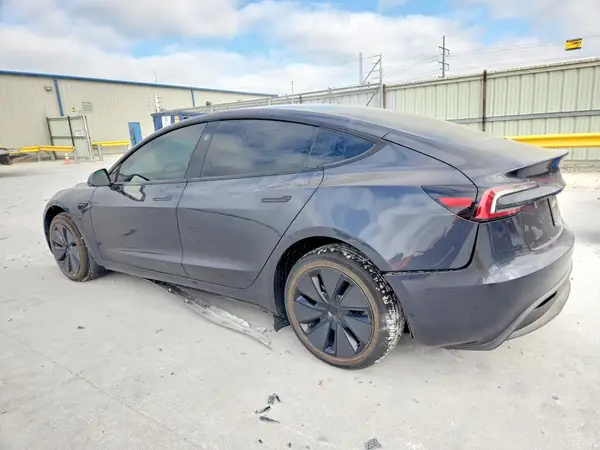 5YJ3E1EA9TF143038 2026 TESLA MODEL 3 - Image 2