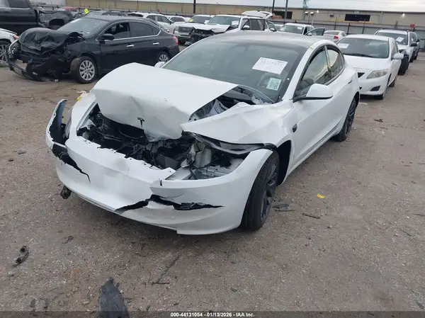 5YJ3E1EA9TF143427 2026 TESLA MODEL 3 - Image 2