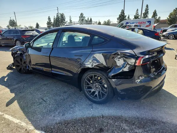 5YJ3E1EA9TF145985 2026 TESLA MODEL 3 - Image 2