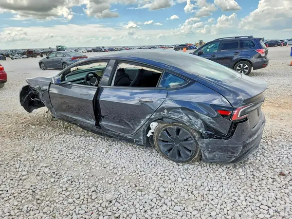 5YJ3E1EA9TF158557 2026 TESLA MODEL 3 - Image 2