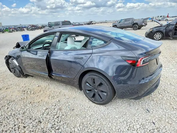 5YJ3E1EA9TF162849 2026 TESLA MODEL 3 - Image 2
