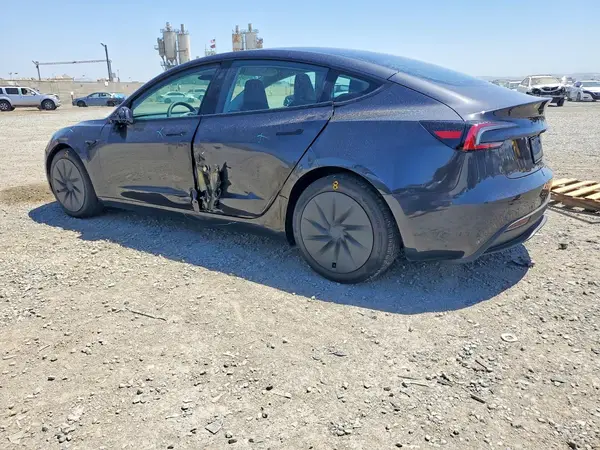 5YJ3E1EA9TF199304 2026 TESLA MODEL 3 - Image 2