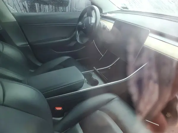 5YJ3E1EAXJF005490 2018 TESLA MODEL 3 - Image 8