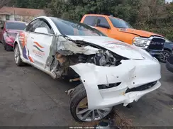 5YJ3E1EAXJF006476 2018 TESLA MODEL 3