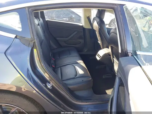 5YJ3E1EAXJF012780 2018 TESLA MODEL 3 - Image 8