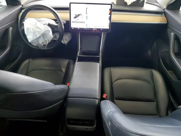 5YJ3E1EAXJF015601 2018 TESLA MODEL 3 - Image 8