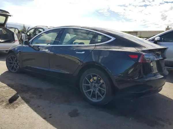 5YJ3E1EAXJF018739 2018 TESLA MODEL 3 - Image 2