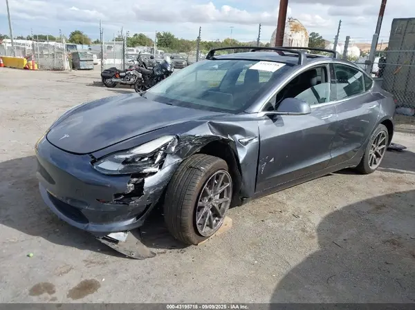 5YJ3E1EAXJF021561 2018 TESLA MODEL 3 - Image 2