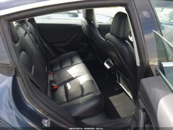 5YJ3E1EAXJF021561 2018 TESLA MODEL 3 - Image 8