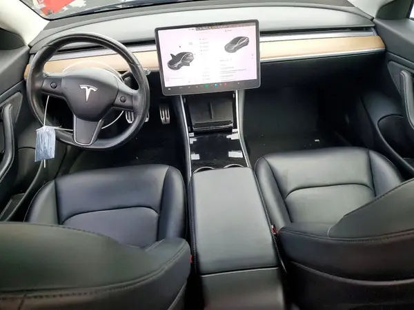 5YJ3E1EAXJF025660 2018 TESLA MODEL 3 - Image 8