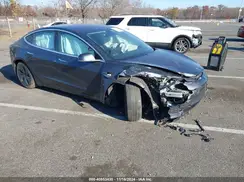5YJ3E1EAXJF025819 2018 TESLA MODEL 3