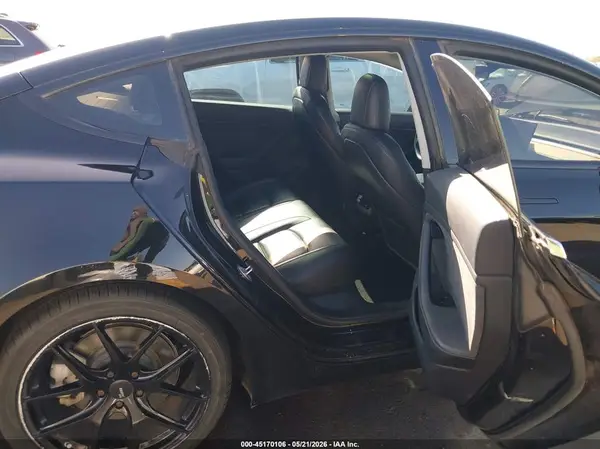 5YJ3E1EAXJF029675 2018 TESLA MODEL 3 - Image 8