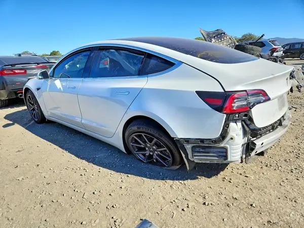 5YJ3E1EAXJF032690 2018 TESLA MODEL 3 - Image 2