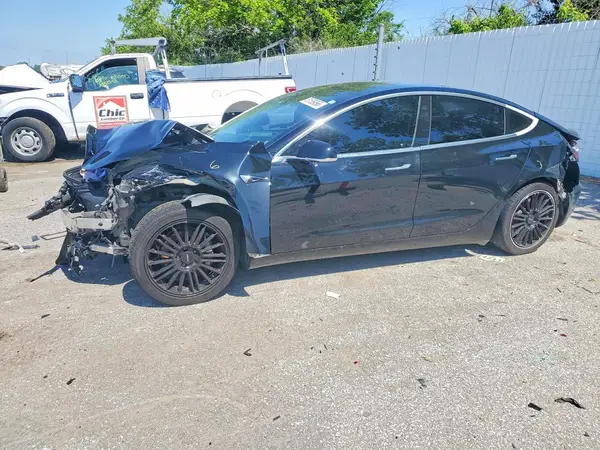 5YJ3E1EAXJF033709 2018 TESLA MODEL 3 - Image 1