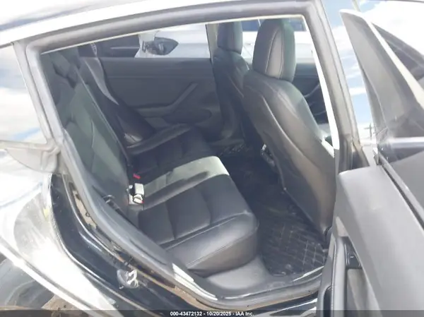 5YJ3E1EAXJF033774 2018 TESLA MODEL 3 - Image 8
