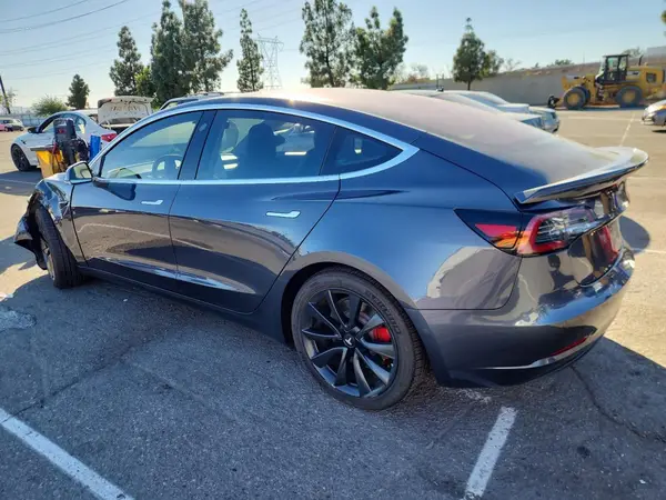 5YJ3E1EAXJF037100 2018 TESLA MODEL 3 - Image 2