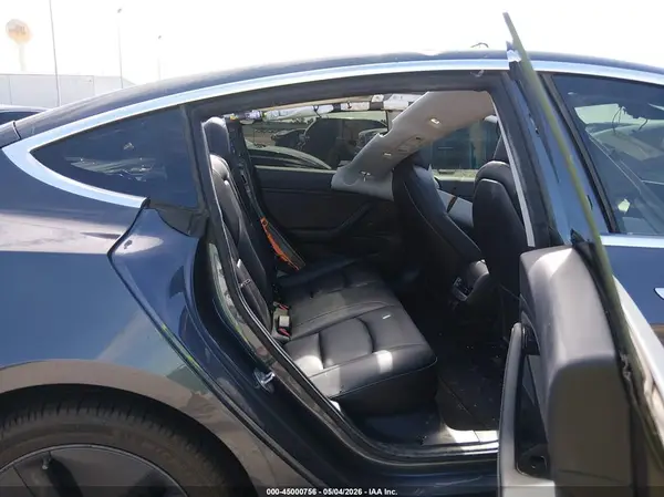 5YJ3E1EAXJF037470 2018 TESLA MODEL 3 - Image 8