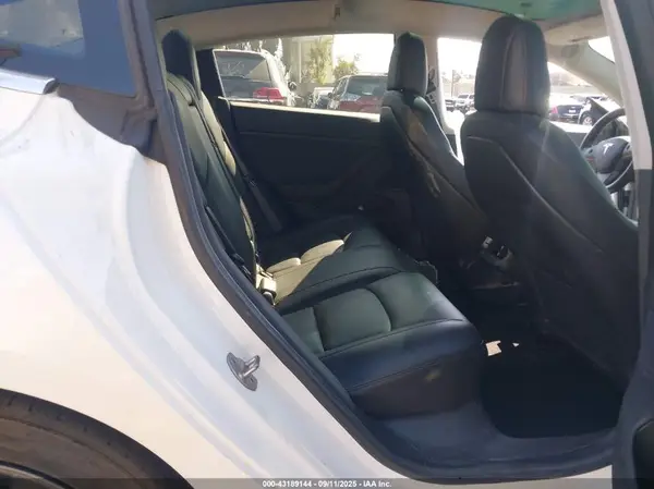 5YJ3E1EAXJF040286 2018 TESLA MODEL 3 - Image 8