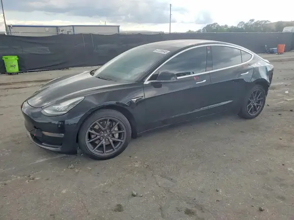 5YJ3E1EAXJF040952 2018 TESLA MODEL 3 - Image 1