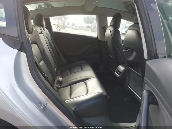 5YJ3E1EAXJF044015 2018 TESLA MODEL 3 - Image 8